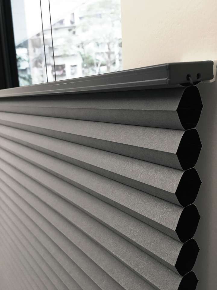 Vali  Honeycomb Shades　Blackout Royal Gray Heat Insulation Blinds & Shades Child Safety／Cordless Blinds & Shades Blackout Blinds & Shades Motorized Blinds／Smart Blinds & Shades