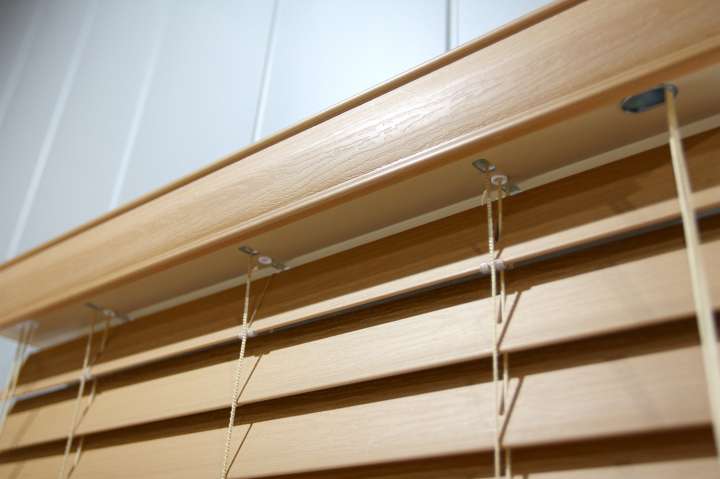 Pimu Venetian Blinds　Fauxwood DVB07 - Embossed Maple Ventilated Blinds & Shades Waterproof Blinds & Shades Customized／Personalized Blinds & Shades Light Filtering Blinds & Shades Light-Regulating Blinds & Shades Motorized Blinds／Smart Blinds & Shades