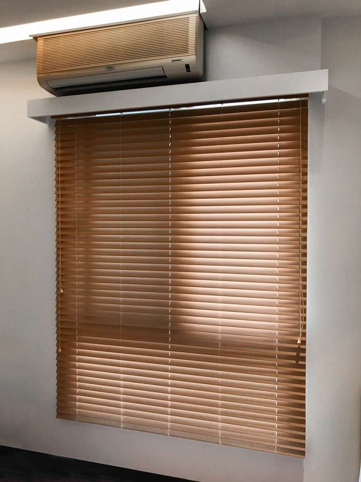 Pimu Venetian Blinds　Fauxwood DVB07 - Embossed Maple Ventilated Blinds & Shades Waterproof Blinds & Shades Customized／Personalized Blinds & Shades Light Filtering Blinds & Shades Light-Regulating Blinds & Shades Motorized Blinds／Smart Blinds & Shades