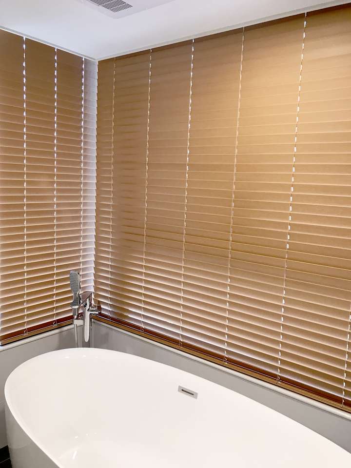 Pimu Venetian Blinds　Fauxwood DVB07 - Embossed Maple Ventilated Blinds & Shades Waterproof Blinds & Shades Customized／Personalized Blinds & Shades Light Filtering Blinds & Shades Light-Regulating Blinds & Shades Motorized Blinds／Smart Blinds & Shades