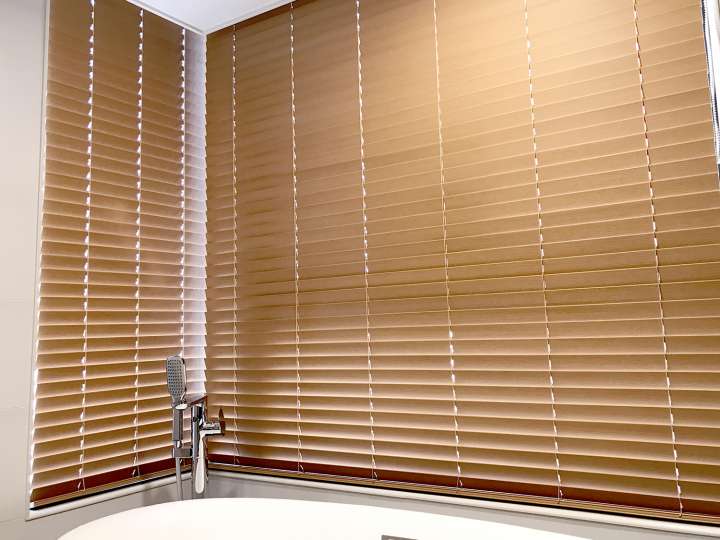 Pimu Venetian Blinds　Fauxwood DVB07 - Embossed Maple Ventilated Blinds & Shades Waterproof Blinds & Shades Customized／Personalized Blinds & Shades Light Filtering Blinds & Shades Light-Regulating Blinds & Shades Motorized Blinds／Smart Blinds & Shades