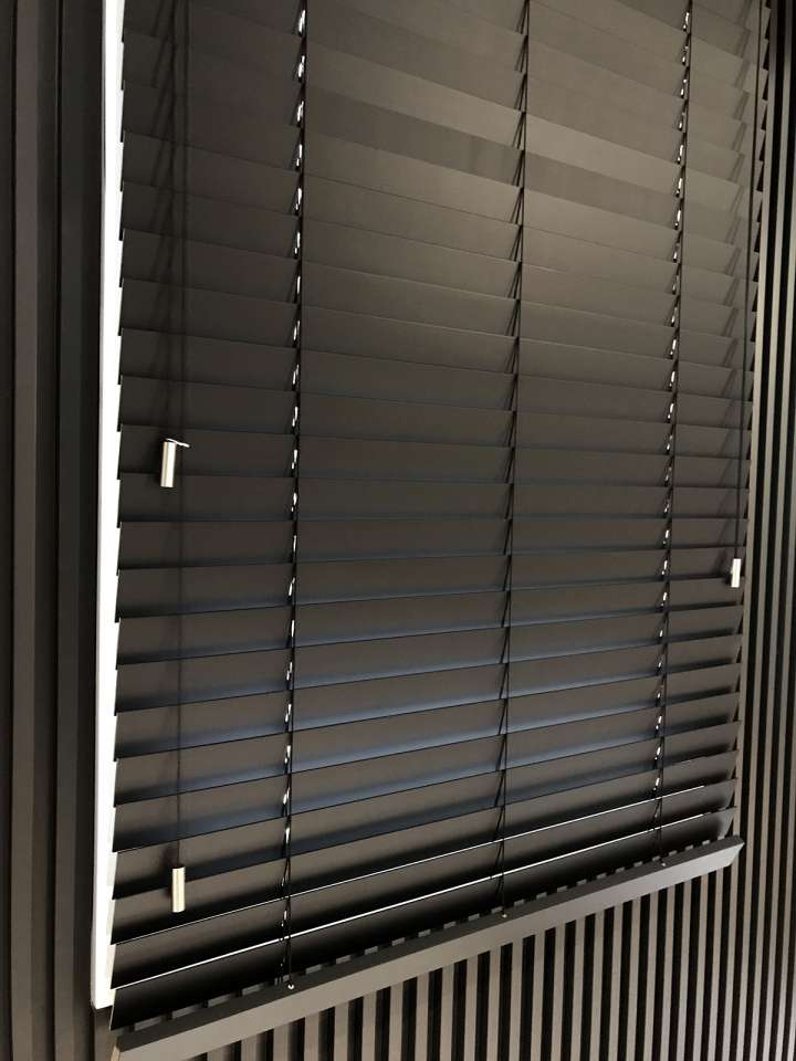 Pimu Venetian Blinds　Frosted Wood Solo BK50FW - Black Ventilated Blinds & Shades Customized／Personalized Blinds & Shades Light Filtering Blinds & Shades Light-Regulating Blinds & Shades Motorized Blinds／Smart Blinds & Shades