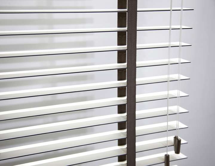 Pimu Venetian Blinds　Frosted Wood Duo WSM50FW - White．Smoke Ventilated Blinds & Shades Customized／Personalized Blinds & Shades Light Filtering Blinds & Shades Motorized Blinds／Smart Blinds & Shades Light-Regulating Blinds & Shades