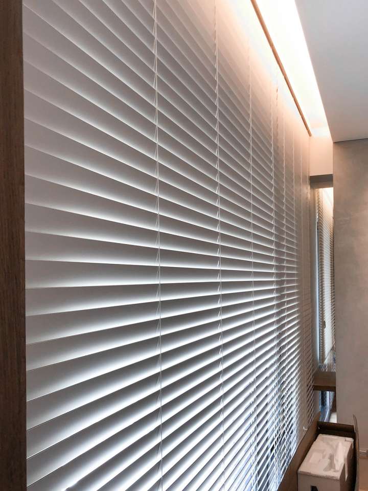 Pimu Venetian Blinds　Frosted Wood Duo WSM50FW - White．Smoke Ventilated Blinds & Shades Customized／Personalized Blinds & Shades Light Filtering Blinds & Shades Motorized Blinds／Smart Blinds & Shades Light-Regulating Blinds & Shades