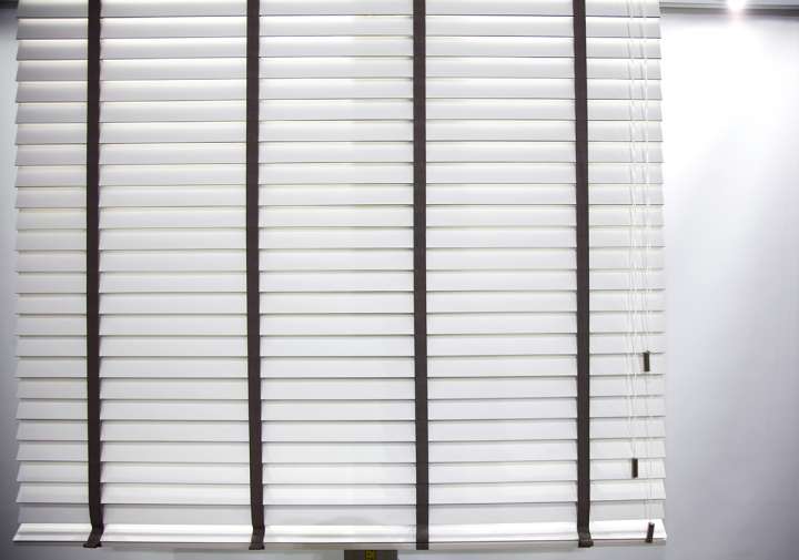 Pimu Venetian Blinds　Frosted Wood Duo WSM50FW - White．Smoke Ventilated Blinds & Shades Customized／Personalized Blinds & Shades Light Filtering Blinds & Shades Motorized Blinds／Smart Blinds & Shades Light-Regulating Blinds & Shades