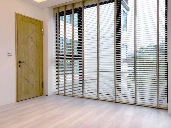 Pimu Venetian Blinds　Frosted Wood Duo WSM50FW - White．Smoke Ventilated Blinds & Shades Customized／Personalized Blinds & Shades Light Filtering Blinds & Shades Motorized Blinds／Smart Blinds & Shades Light-Regulating Blinds & Shades